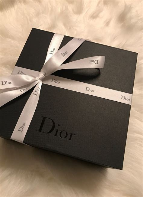 Dior gift box packaging